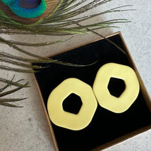 Charger l'image dans la galerie, Bloom jaune pastel