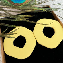 Charger l'image dans la galerie, Bloom jaune pastel