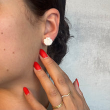 Charger l'image dans la galerie, mini shell studs"