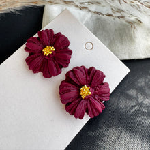 Charger l'image dans la galerie, flower studs - plusieurs couleurs à choix