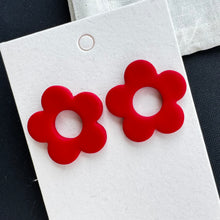 Charger l'image dans la galerie, flower round studs rouge