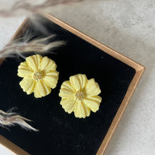 Charger l'image dans la galerie, flower studs - plusieurs couleurs à choix