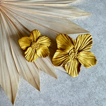 Charger l'image dans la galerie, flower studs organic - 4 variantes