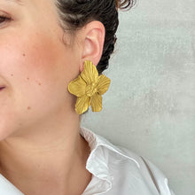 Charger l'image dans la galerie, flower studs organic - 4 variantes