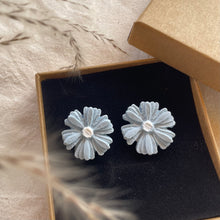 Charger l'image dans la galerie, flower studs - plusieurs couleurs à choix