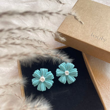Charger l'image dans la galerie, flower studs - plusieurs couleurs à choix