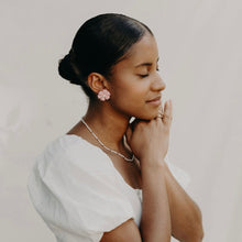 Charger l'image dans la galerie, flower studs - plusieurs couleurs à choix