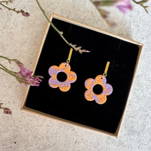Charger l'image dans la galerie, Flower round dangle orange lilas