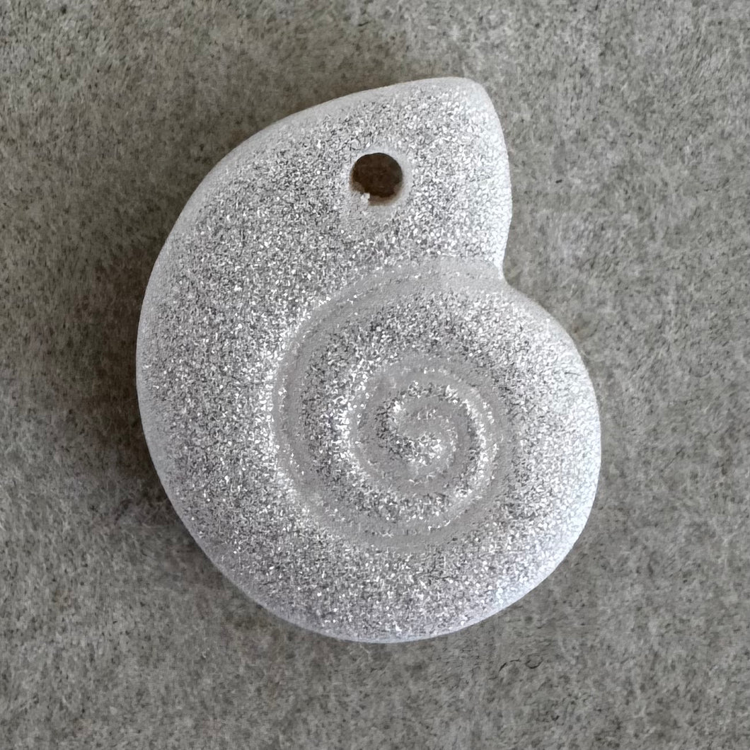 Charm - coquillage 3 nacré