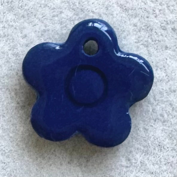 Charm - mini fleur bleu foncé